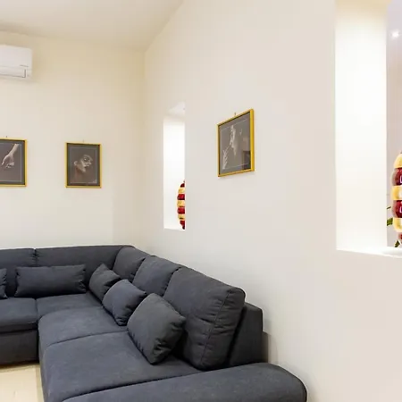 Internotre Luxury * バーリ