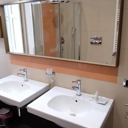 Internotre Luxury בארי
